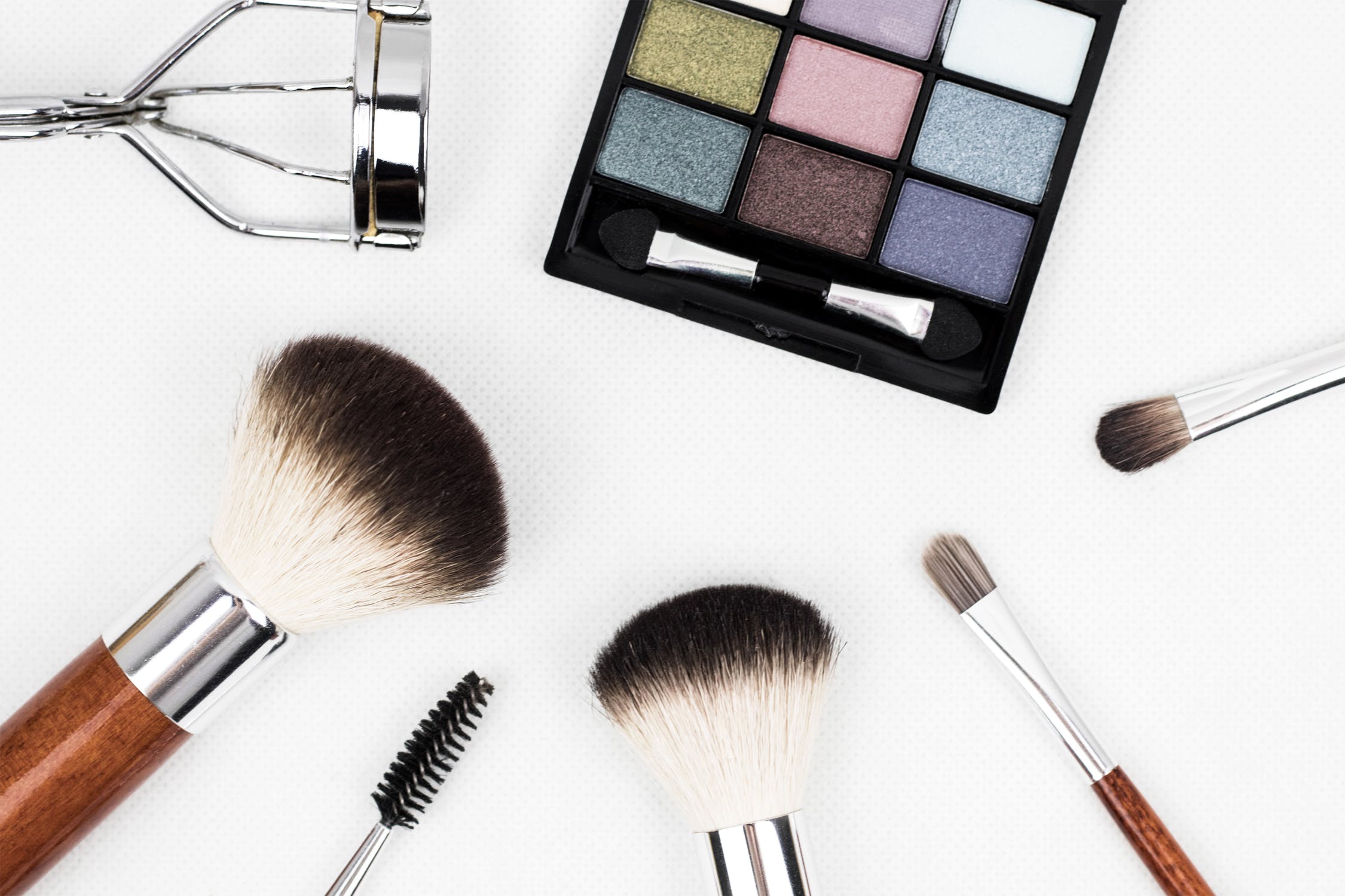 essential beauty products to keep on your desk at work
