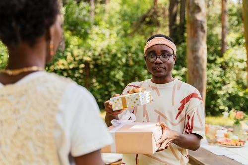 5 Meaningful birthday gifts you can get your best friend | Bona Magazine
