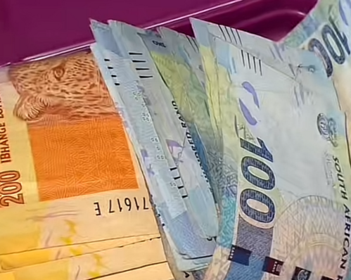 Internet users react to woman who finds her mom’s hidden cash stash