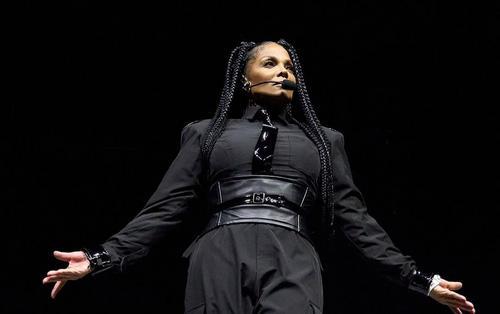 fuming as Jackson allegedly continues touring despite cancelling DStv performance