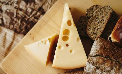 А был ли сыр. Красивый сыр. Сыр с плесенью. Сыр много сыра. Добавки в сыр.