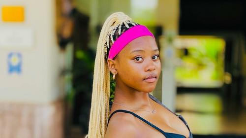 Naledi Aphiwe pays homage to Winnie Khumalo with a tribute song | Bona  Magazine