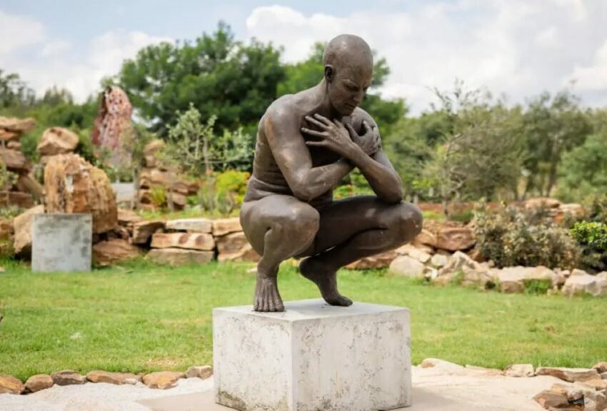 Pringle Bay art heist, R1 million sculpture theft, Anton Smit stolen sculptures, Janko de Beer art theft, South African cultural loss, Western Cape crime scene, stolen artwork South Africa, Bona Magazine