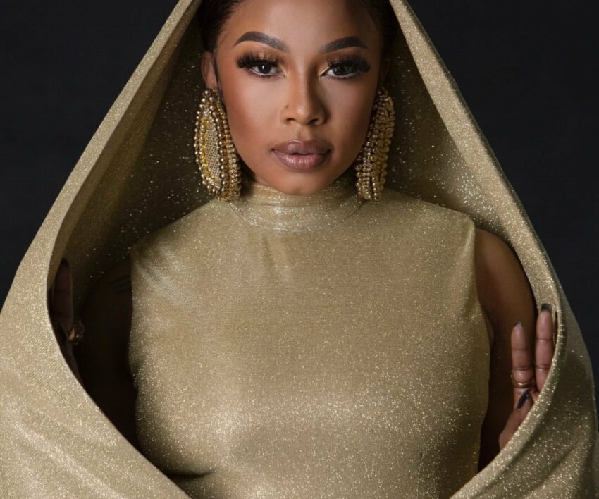 Kelly Khumalo performing, strapless gown Durban Fashion Fair, possible pregnancy rumours, fans reacting online, Bona Magazine