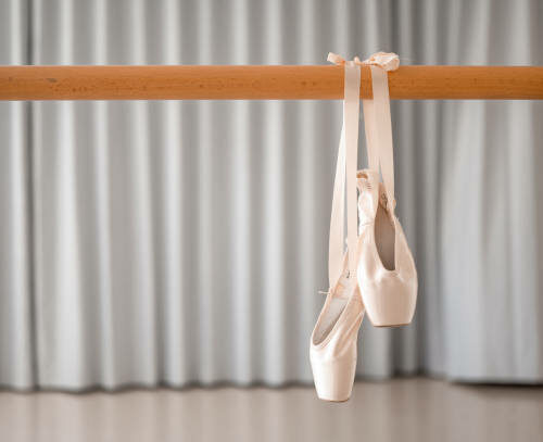 Plus size ballerina at New York Fashion Week, dancing in black tutu, performing en pointe, graceful pirouettes, viral TikTok video, Bona Magazine