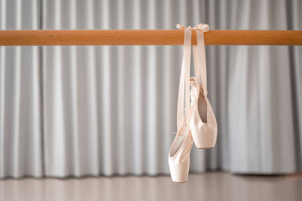 Plus size ballerina at New York Fashion Week, dancing in black tutu, performing en pointe, graceful pirouettes, viral TikTok video, Bona Magazine