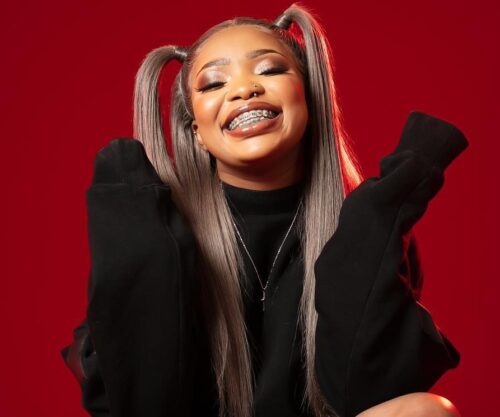 Babalwa M singing while seated, VIP section live performance South Africa, reactions to seated gig performance, Bona Magazine