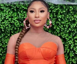 Enhle Mbali Mlotshwa singing on stage, Enhle Mbali Mlotshwa Johannesburg event, Enhle Mbali Mlotshwa celebrity smile, Bona Magazine