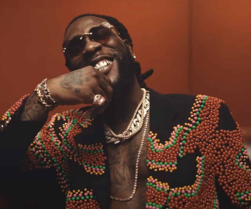 Bona Magazine, Burna Boy on stage at concert Nigeria, Burna Boy addressing audience live show, Burna Boy performing Lagos crowd