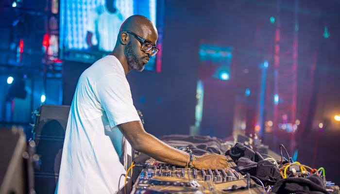 Bona Magazine, Black Coffee DJ live performance, Black Coffee Udaipur wedding stage, South African DJ Black Coffee mixing music