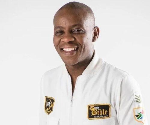 Simphiwe Mtshali smiling on YoTV set, Simphiwe Mtshali interview shirtless family background, South African TV actor Simphiwe Mtshali unemployment, Bona Magazine