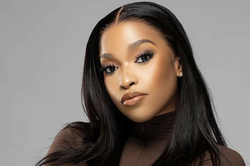 Cindy Mahlangu acting scene South African Netflix series, lead actress Cindy Mahlangu in dramatic moment, Johannesburg influencer drama television show, Bona Magazine