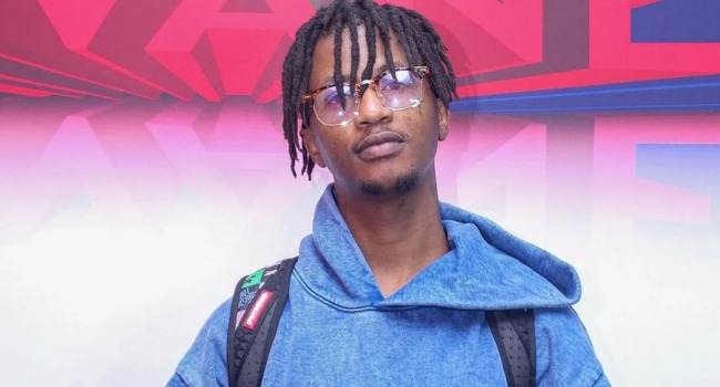 Emtee live performance stage, Emtee concert crowd South Africa, Emtee viral video performance, Bona Magazine, South African rapper Emtee on stage, Emtee performance Johannesburg venue, Emtee concert moment captured on video, Bona Magazine