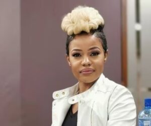 Bona Magazine, Zandie Khumalo dancing in Johannesburg, South African entertainer Zandie Khumalo smiling, Zandie Khumalo Instagram snapshot dance video