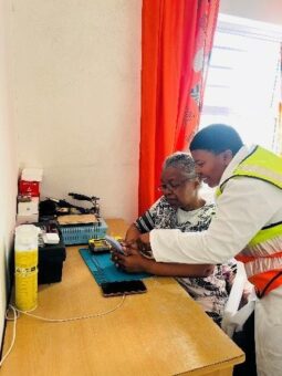Nosiviwe Mdingi repairing smartphone, affordable phone repair Blackheath, Cape Town community phone repairs, replacement phone screen South Africa, elderly customer smartphone help, women entrepreneurs Western Cape, Bona Magazine