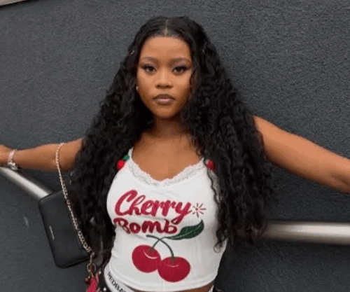 Naledi Aphiwe portrait, Naledi Aphiwe live performance, Naledi Aphiwe Zimbabwe concert, South African singer on stage, African music performance, celebrity news South Africa, Bona Magazine