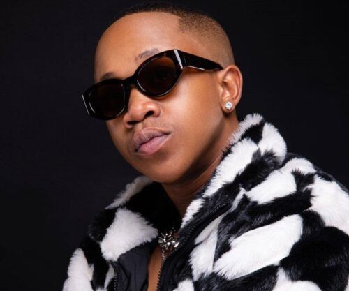 Young Stunna viral video, Young Stunna throwing money, amapiano artist Young Stunna, South African celebrity controversy, viral crowd grabbing money, Young Stunna fans reaction, amapiano star trending South Africa, South African social media debate, celebrity money stunt SA, Bona Magazine