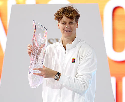 MIAMI GARDENS, FLORIDA - MARCH 29: Jannik Sinner of Italy poses with the Butch Buchholz Trophy after defeating Jiri Lehecka of Czechia during the Men's Singles Final of the Miami Open Presented by Itau at Hard Rock Stadium on March 29, 2026 in Miami Gardens, Florida. (Photo by Matthew Stockman/Getty Images)