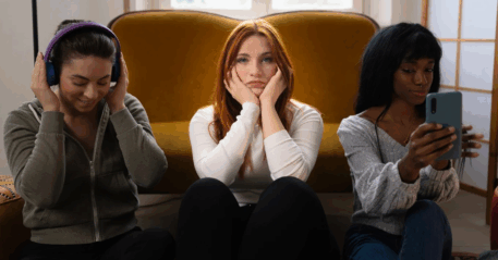 outgrowing friends signs, friendship changes South Africa, feeling drained after socialising, adult friendships growth, drifting apart friends SA, emotional burnout friendships, personal growth relationships, one sided friendships signs, modern friendships South Africa, evolving social circles, Bona Magazine