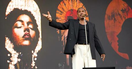 PORI, FINLAND - JULY 19: Maxwell performs live in concert at the Pori Jazz Festival at Kirjurinluoto Park on July 19, 2025 in Pori, Finland. (Photo by Venla Shalin/Redferns)