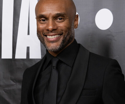 Kenny Lattimore will perform in Cape Town.