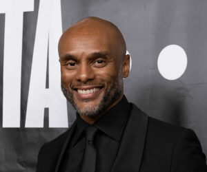 Kenny Lattimore will perform in Cape Town.
