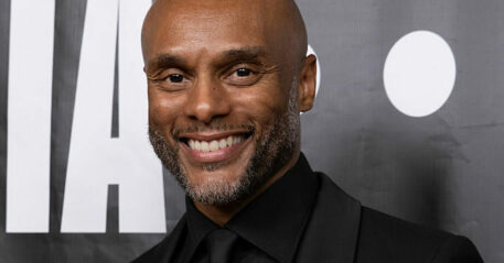 Kenny Lattimore will perform in Cape Town.