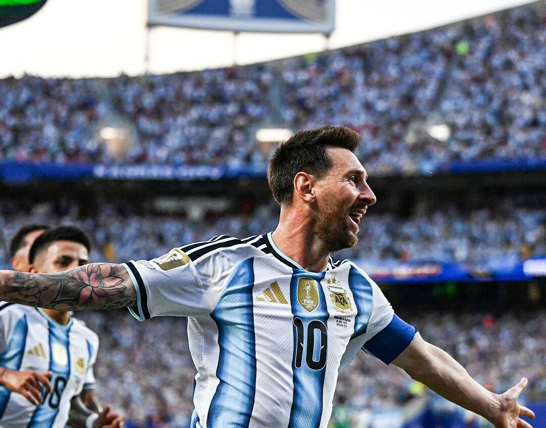 Argentina destroys Algeria as Messi makes World Cup history