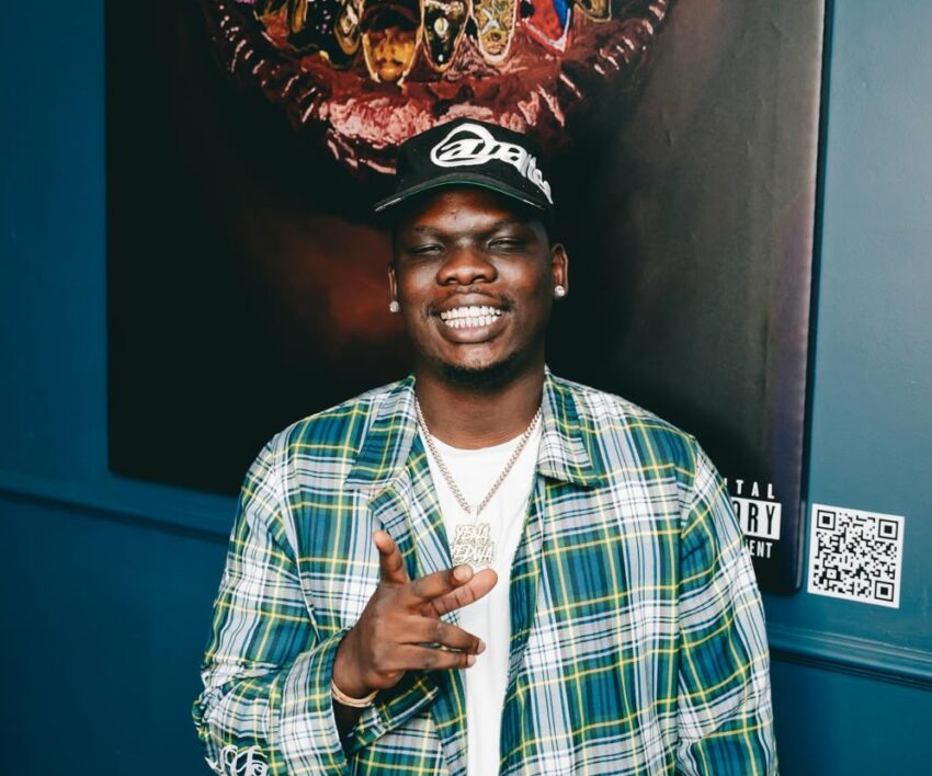 Blxckie collaborated with Side Step.
