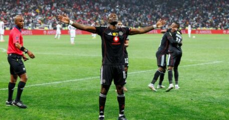 Tshegofatso Mabasa bids farewell to Orlando Pirates. 