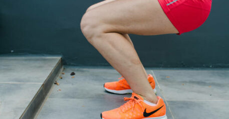 Runners can incorporate several knee exercises to avoid injuries.