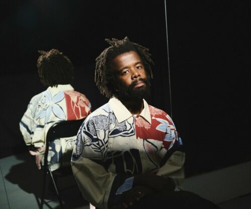Mandisi Dyantyis will perform in Johannesburg.