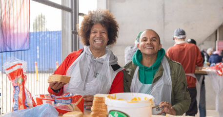 Marc Lottering helps children in need with tasty sandwiches.