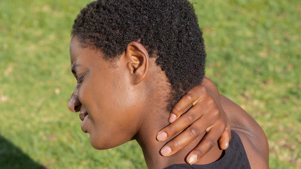 How to avoid neck and back pain while working at your desk.
